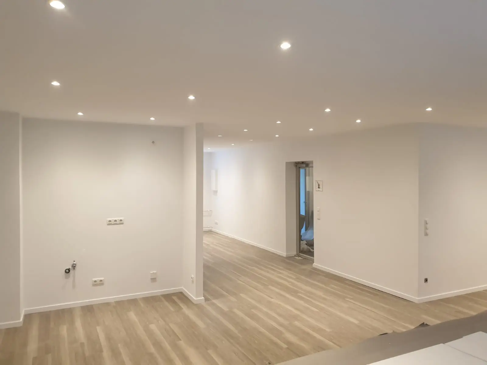 Fertig gestaltete Wohnung mit modernem Interior